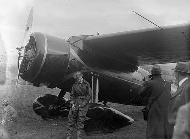 640px-Amelia_Earhart_at_Derry